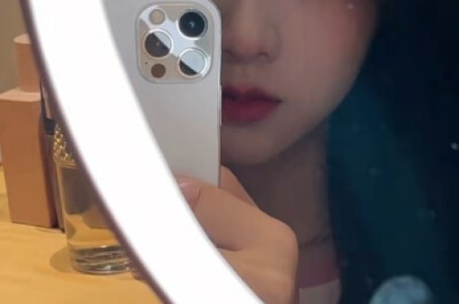 石明的爆料引发网友热议掀起了一股八卦风潮